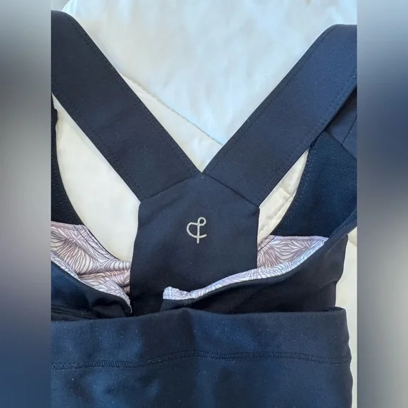 Women’s Crane and Lion tank size 4 - Picture 5 of 5